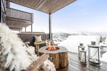 Velkommen til Alpin lodge 26 - Svært flott leilighet med Hovdens beste beliggenhet midt i bakken med ski in/ out. Gode solforhold og flott utsikt 