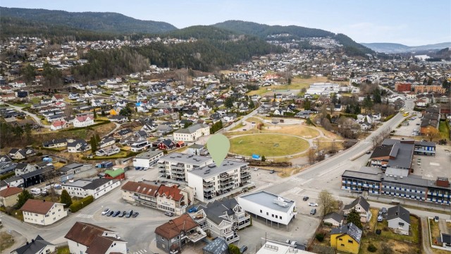 Kort vei til flott turterreng med turstier, lysløyper og fiskevann.