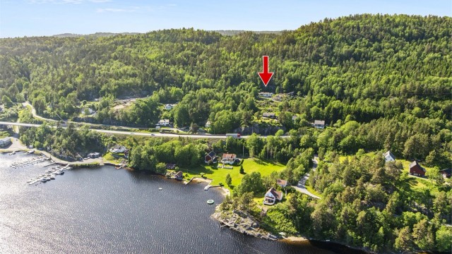 Eiendommen ligger innerst på en endevei i et rolig boligområde på Songe.