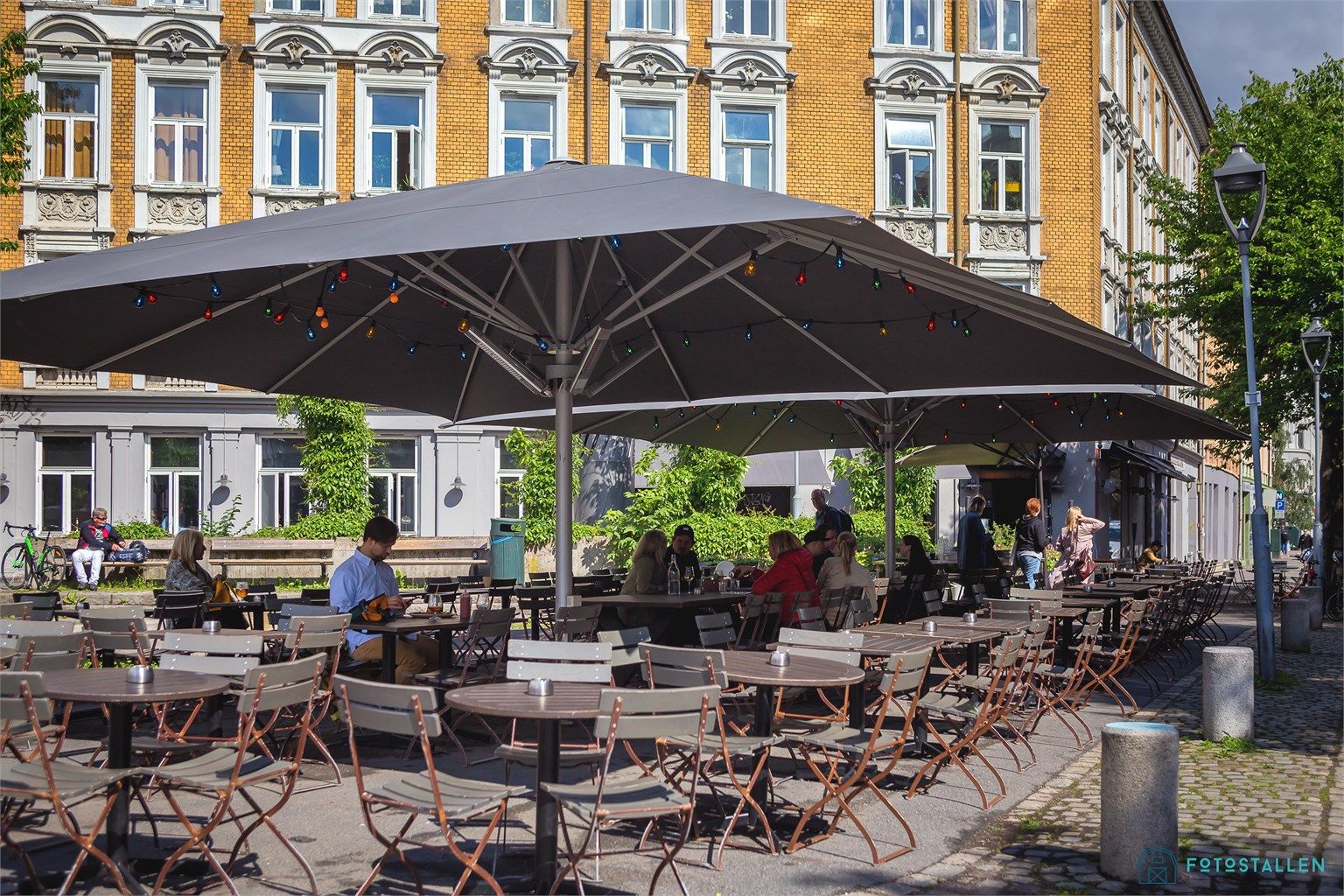 Torshov byr på et rikt utvalg av lokale kaféer, vinbarer og hyggelige uteserveringer. I tillegg har du kulturtilbudet i Soria Moria-bygget og Grünerløkka bare en kort spasertur unna.