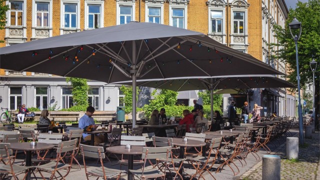 Torshov byr på et rikt utvalg av lokale kaféer, vinbarer og hyggelige uteserveringer. I tillegg har du kulturtilbudet i Soria Moria-bygget og Grünerløkka bare en kort spasertur unna.