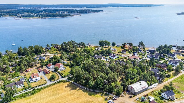 Ved Kurefjorden kan du tilbringe feriedagene i fredfylte omgivelser, kun en times biltur unna Oslo.