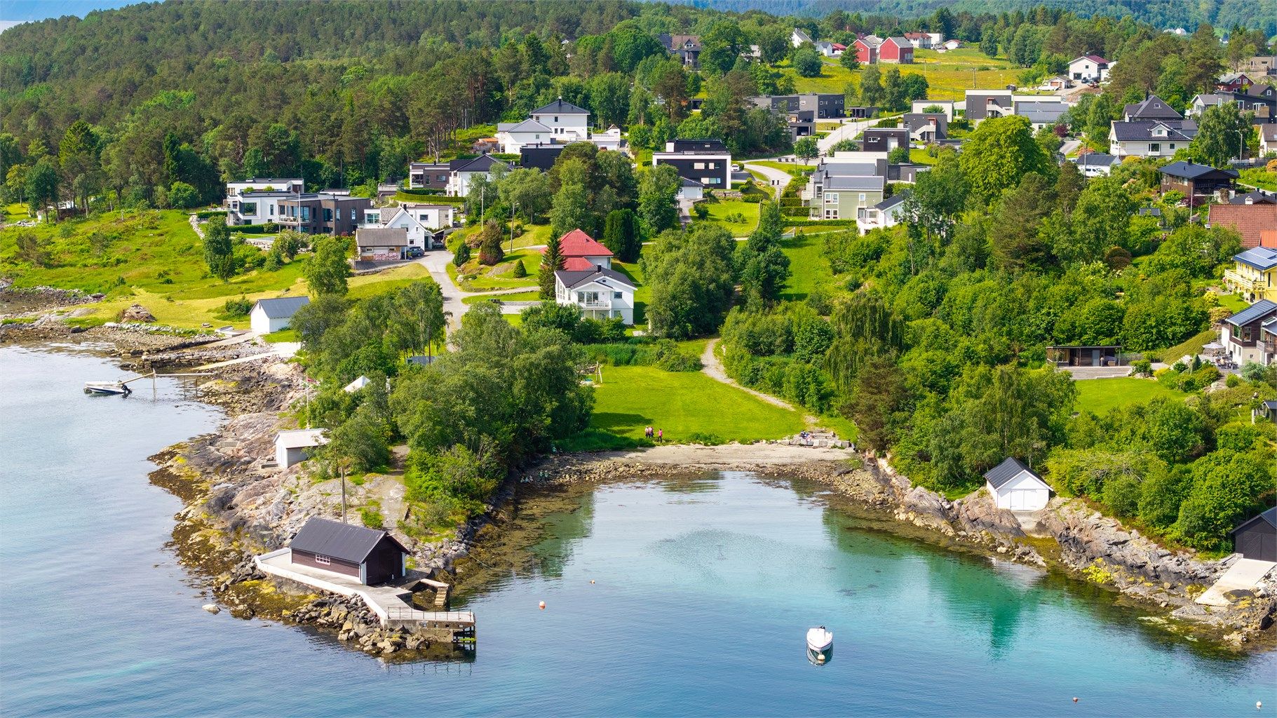 Badeplass og friområde i gangavstand fra eiendommen