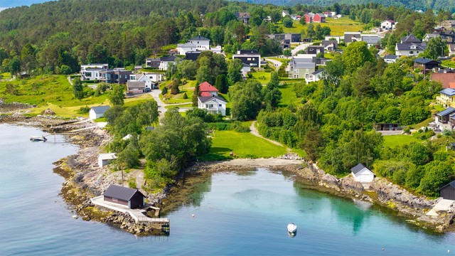 Badeplass og friområde i gangavstand fra eiendommen