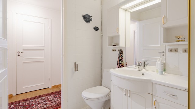 Badet har behov for oppgraderinger for å møte dagens standard, men fremstår velholdt.