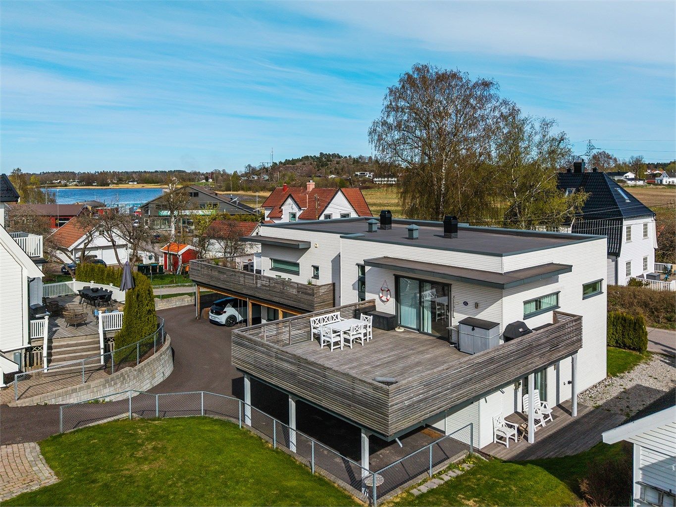 Velkommen til Skarphagaveien 11B! En arkitekttegnet halvpart av tomannsbolig fra 2018, med høy standard og en gjennomtenkt, arealeffektiv planløsning. Foto: kristian Bollæren