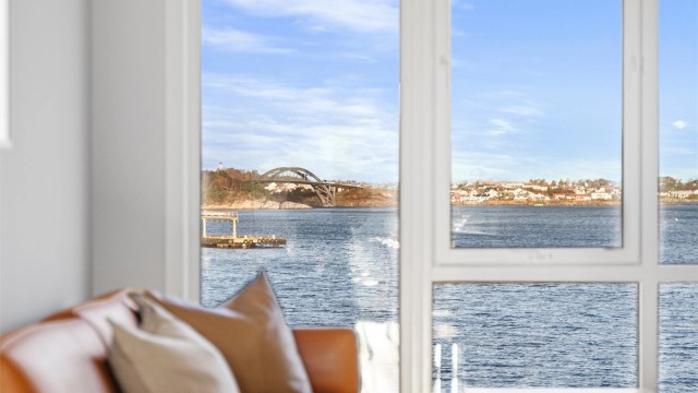 Her kan man senke roen og nyte fjord, fjell og det maritime livet utenfor.