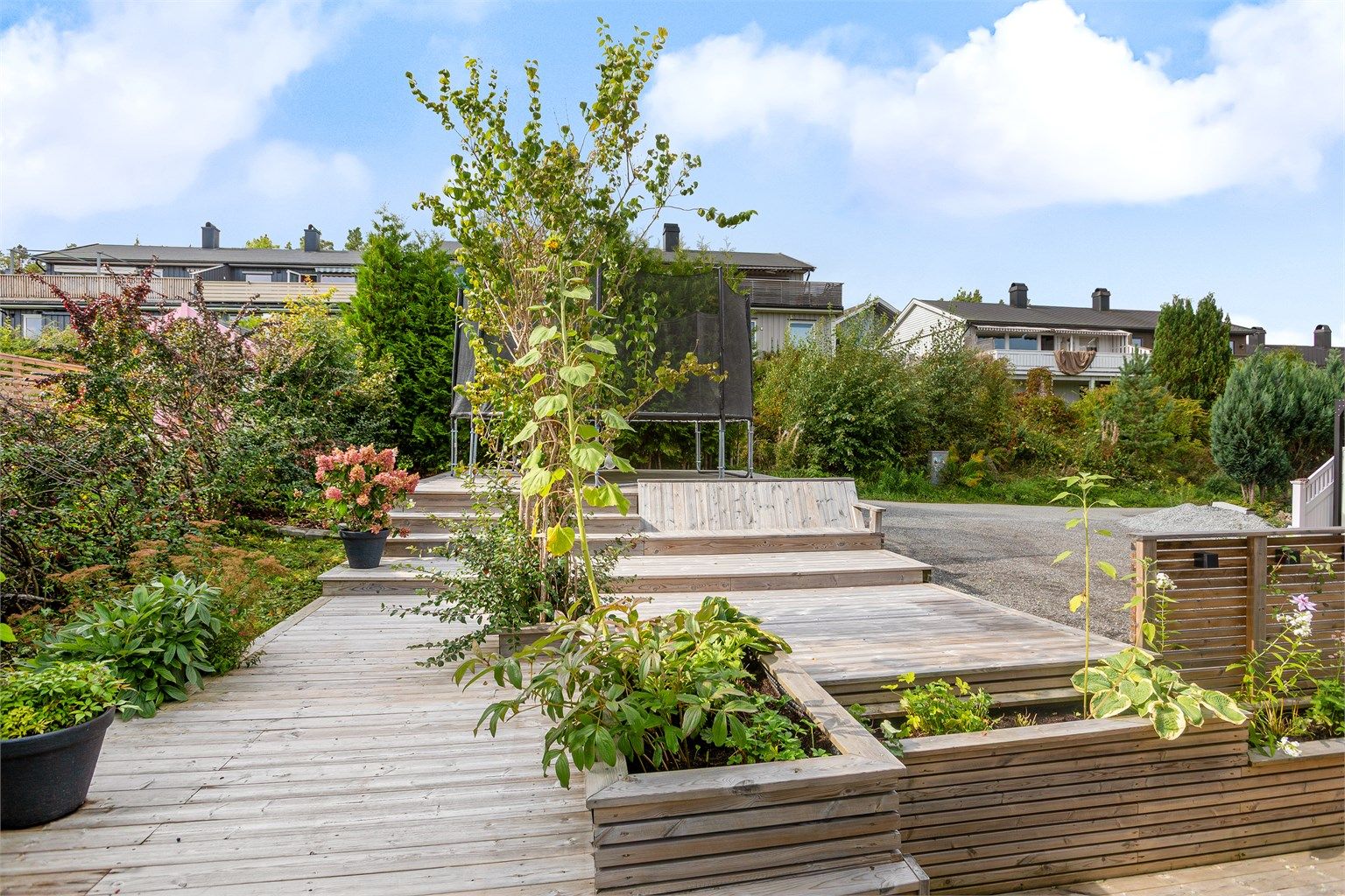 Stor sloyy terrasse/uteplass utenfor 1.etg