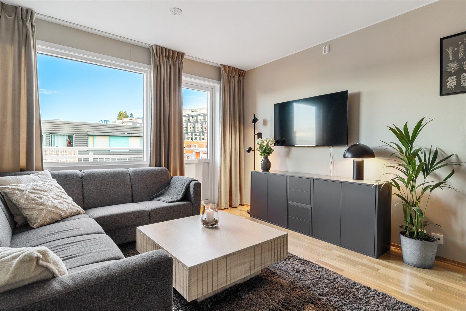 Det er verdt å nevne at "alt" er inkludert i felleskostnadene. Derav strøm, varmtvann, tv & internett m.m.