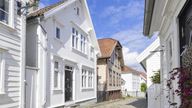 Boligen ligger sentralt i Gamle Stavanger, et vernet og historisk område.