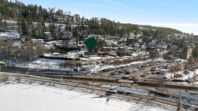 Boligen har gode solforhold fra tidlig morgen til sen kveld.