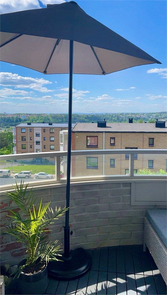 Balkongen sommerstid.
Selgers private bilder.