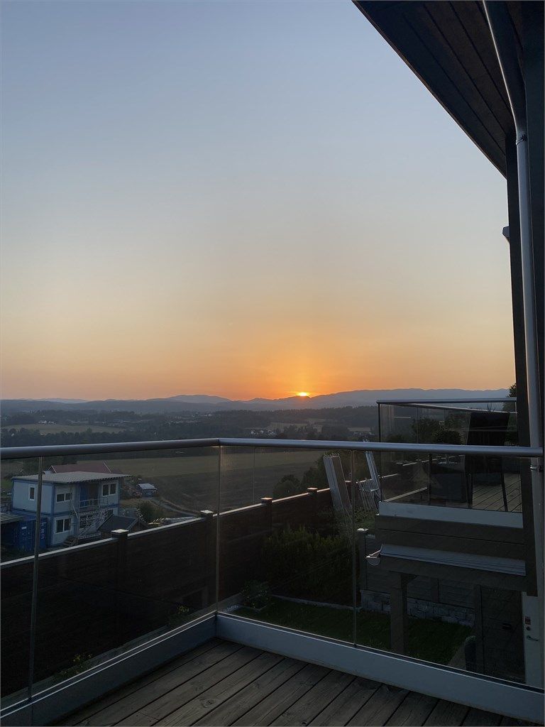 Nydelig utsikt og flott solnedgang