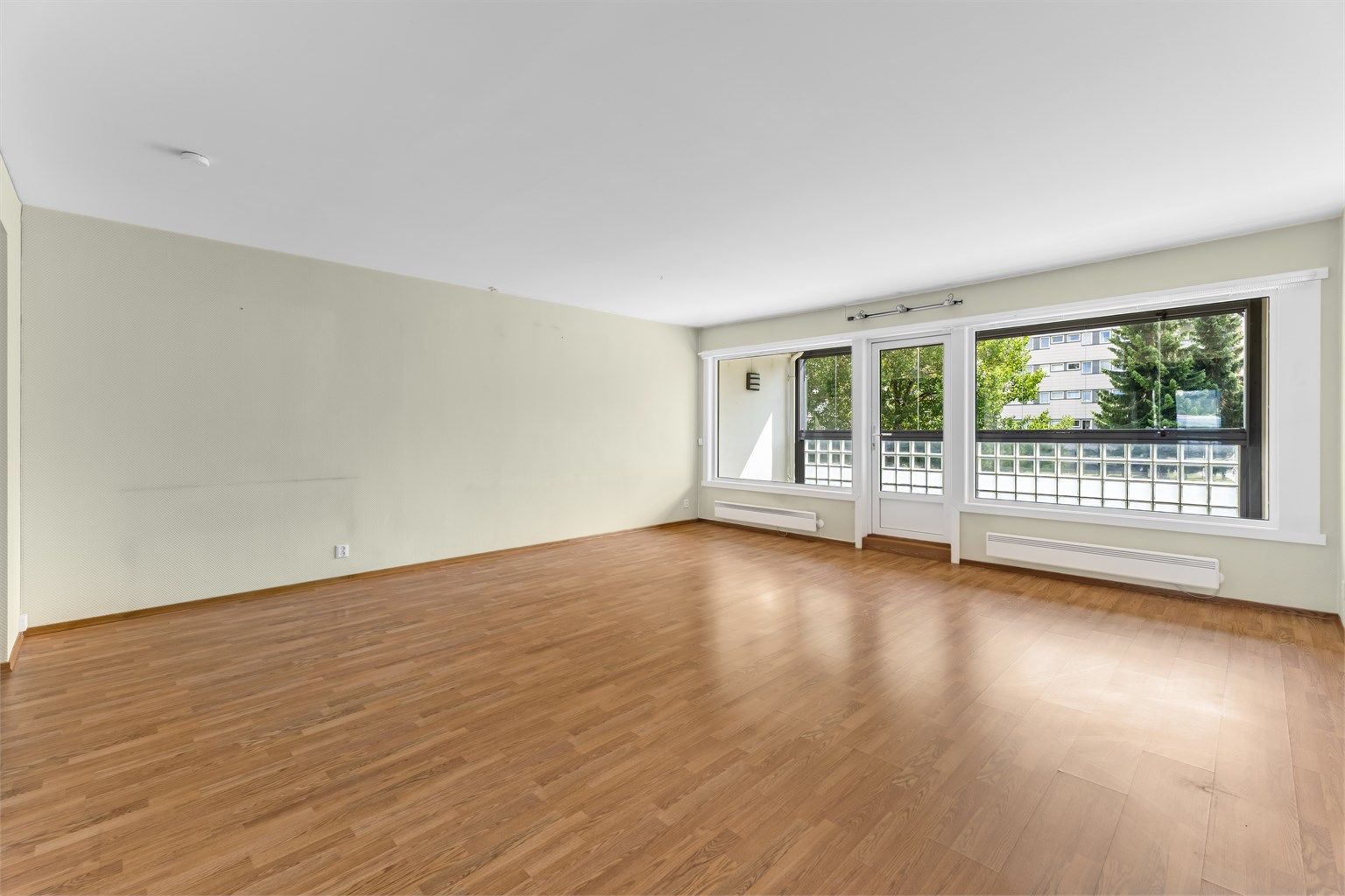 Velkommen til Granstangen 30A - Presentert av Blenor Hadergjonaj v/Krogsveen. 