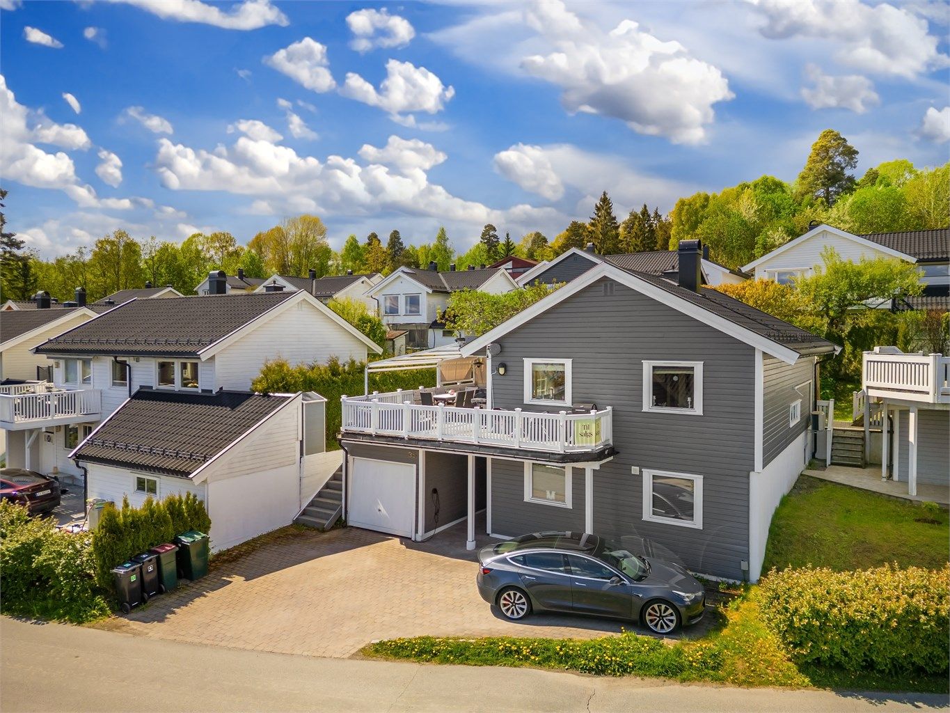Boligen ligger i et stille og rolig område med mange barnefamilier.