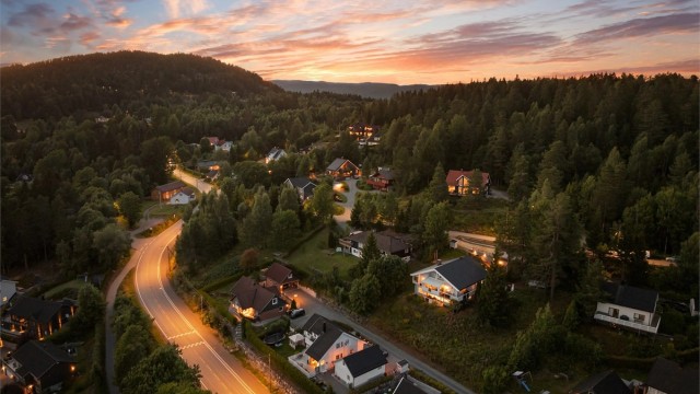 Eiendommen ligger i et rolig og familievennlig område på Konnerud.