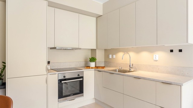 Det stilrene Norema-kjøkkenet kombinerer moderne design med praktiske løsninger og integrerte hvitevarer.