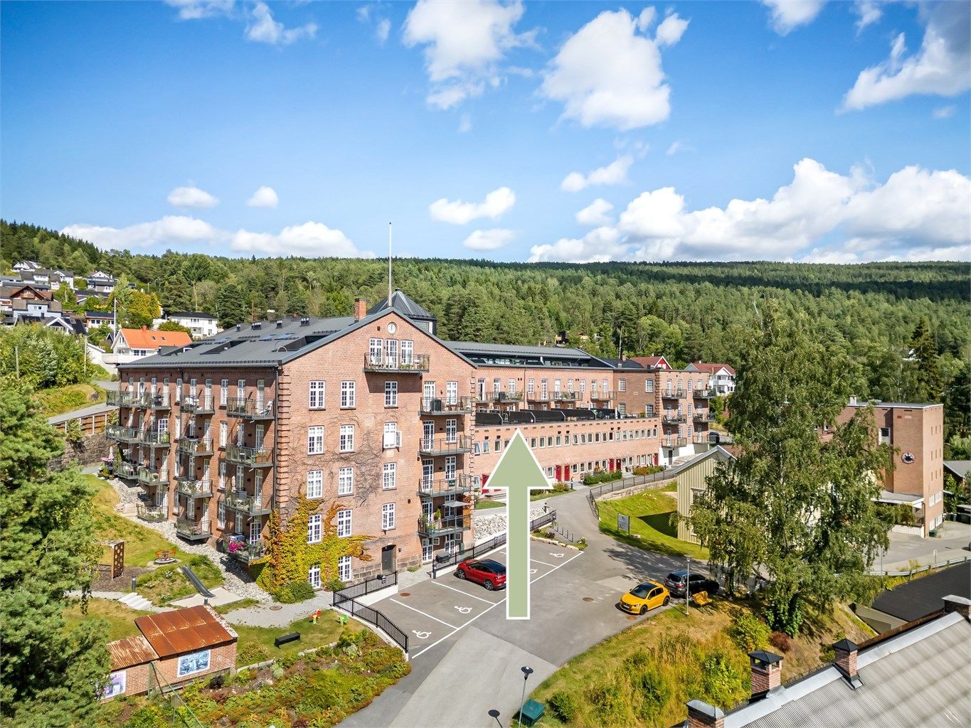 Felles inngangsparti med videre heis- og trappeadkomst til leilighetens etasjeplan (3. etasje). 