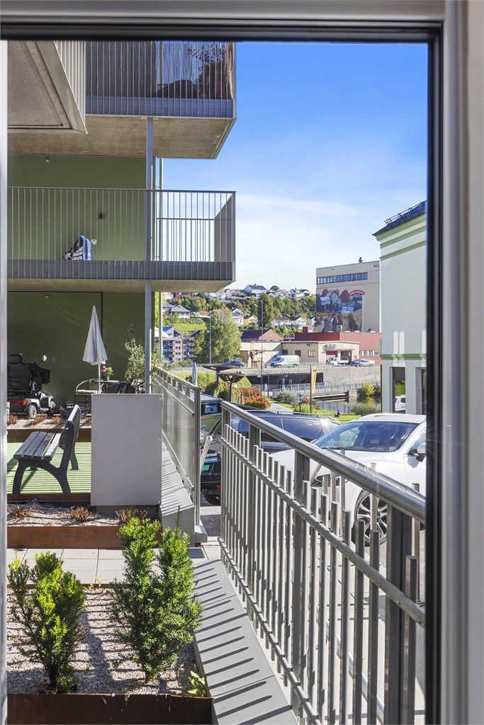 Fra leiligheten kan man se ned på populære "Strøm". 