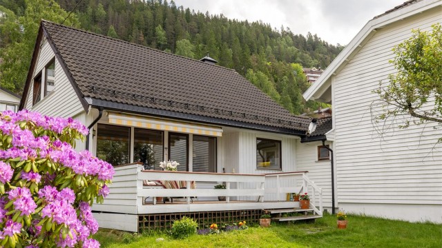 Vertikaldelt tomannsbolig med eneboligfølelse over tre plan med fin planløsning.(Foto: Petter Tanum/Tanumfoto)