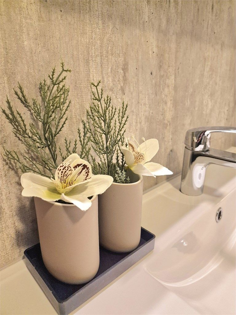 Moderne materialvalg på badet.