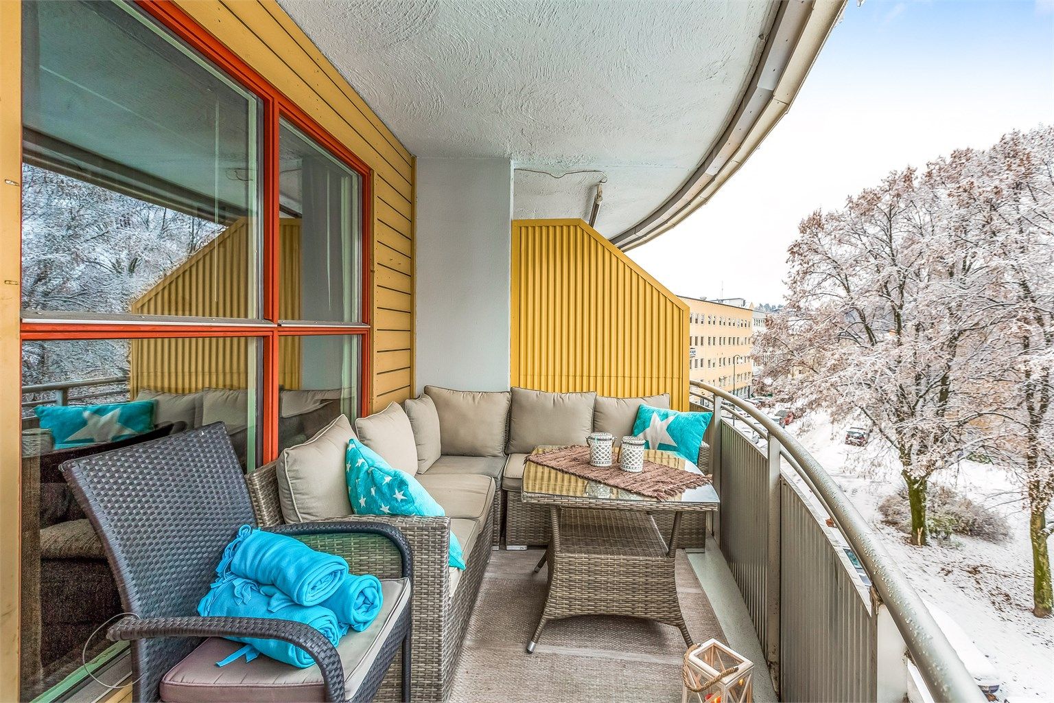 Fin balkong med gode møbleringsmuligheter.