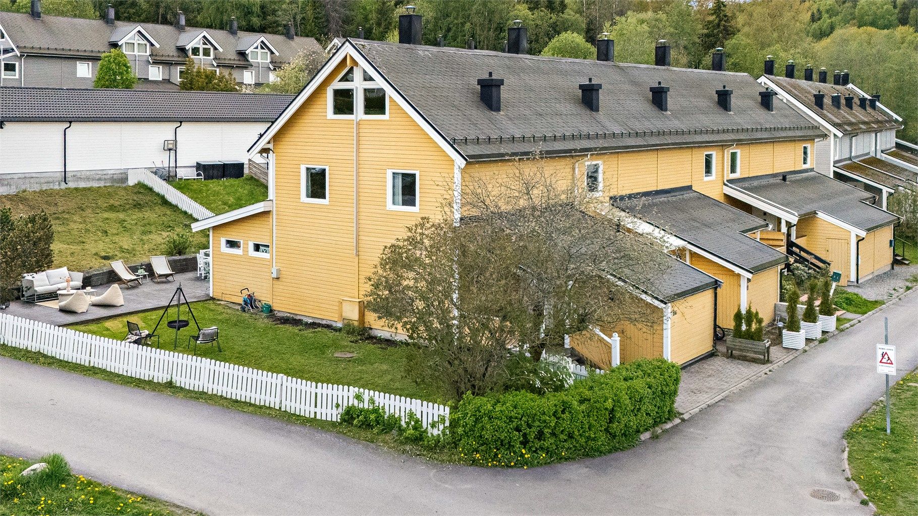 Lokalmegler Robin Lauritzen v/ Krogsveen ønsker velkommen til Munkebekken 196! Foto: Pål Aanerud