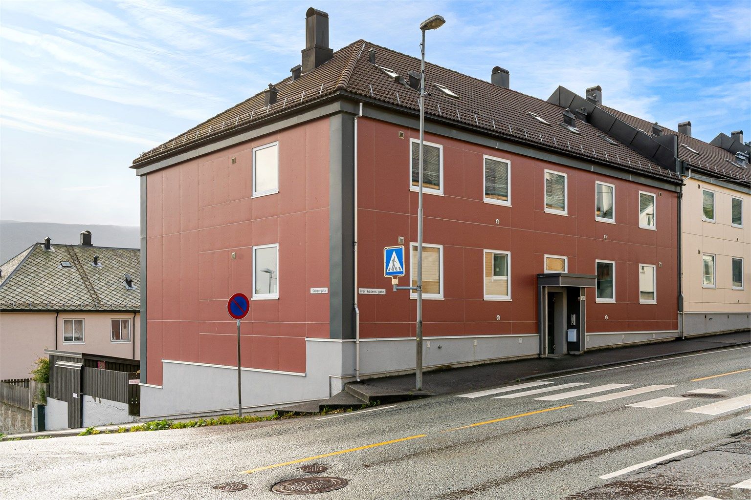 Her bor du med kort gangavstand til butikker, restauranter, kulturtilbud og alt bylivet i Ålesund har å tilby.