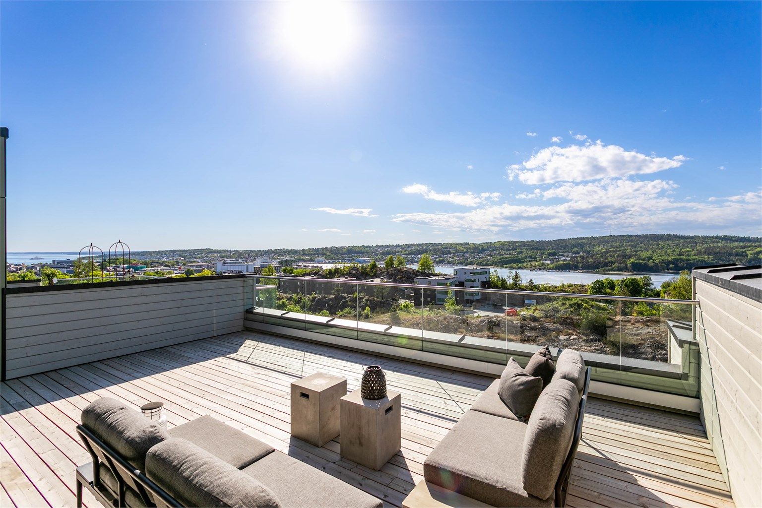 Flott utsikt sees også til Mossesundet og Jeløy i vest.