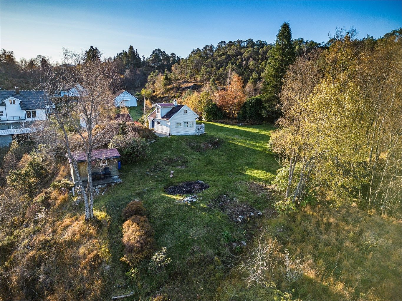 Dronefoto over øvre del av eiendommen