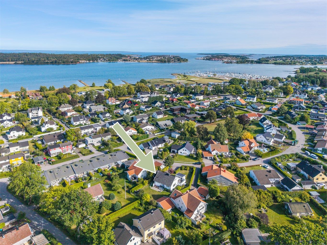 En klassisk og hyggelig enebolig på attraktive Teie - barnevennlig familiebolig på solrik tomt - hagestue og garasje. 