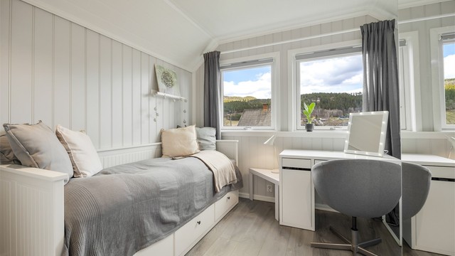 To av soverommene i andre etasje er utstyrt med varmefolie i gulvet for økt komfort.