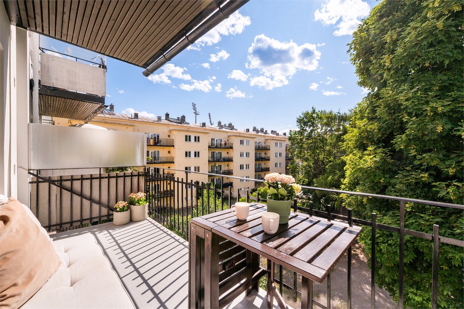 En lys og pen 2-roms med heis og solrik balkong!