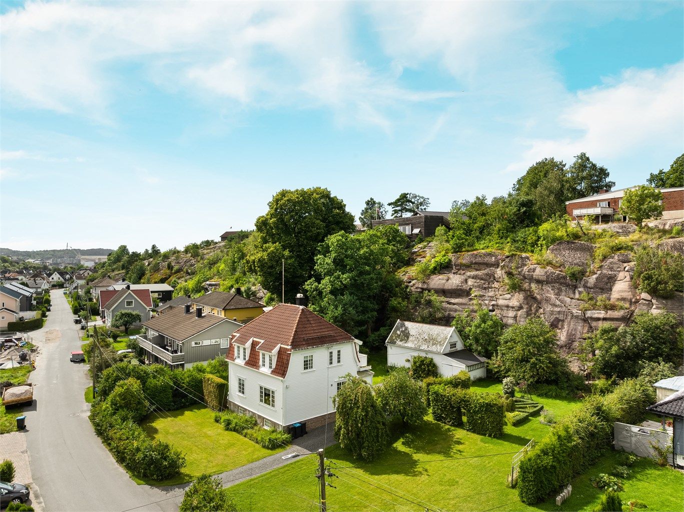 I Bjørndalen er det lite som minner om hvor sentrale omgivelsene faktisk er. Til sentrum tar det kun 10 minutter å gå. 