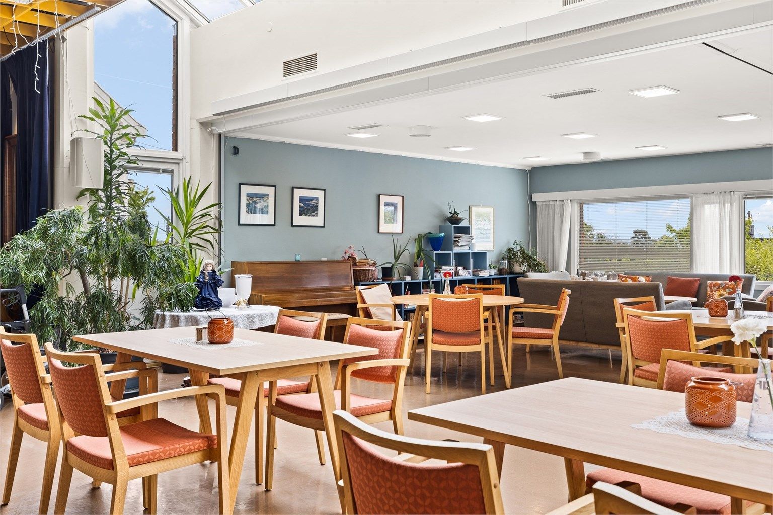 På allsenteret er det stort spenn av faste aktiviteter, servicetilbud og kultureventer, og vi har åpen dør for alle som vil komme innom. Det gjør at vi har blitt et populært sted, både blant våre beboere og for besøkende som bor i nabolaget