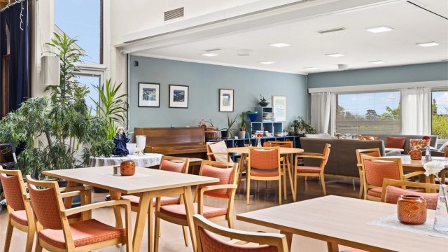 På allsenteret er det stort spenn av faste aktiviteter, servicetilbud og kultureventer, og vi har åpen dør for alle som vil komme innom. Det gjør at vi har blitt et populært sted, både blant våre beboere og for besøkende som bor i nabolaget