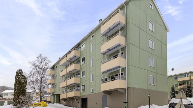 Fasaden - flott beliggenhet i byggets øverste etasje