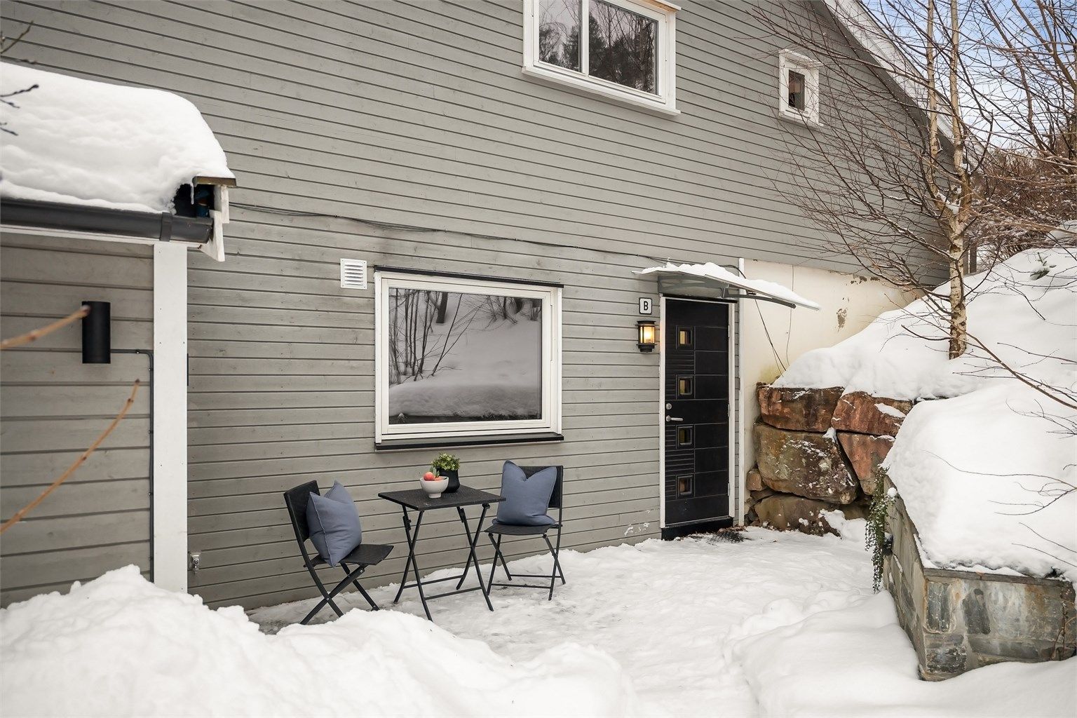 Terrasse ved inngangspartiet