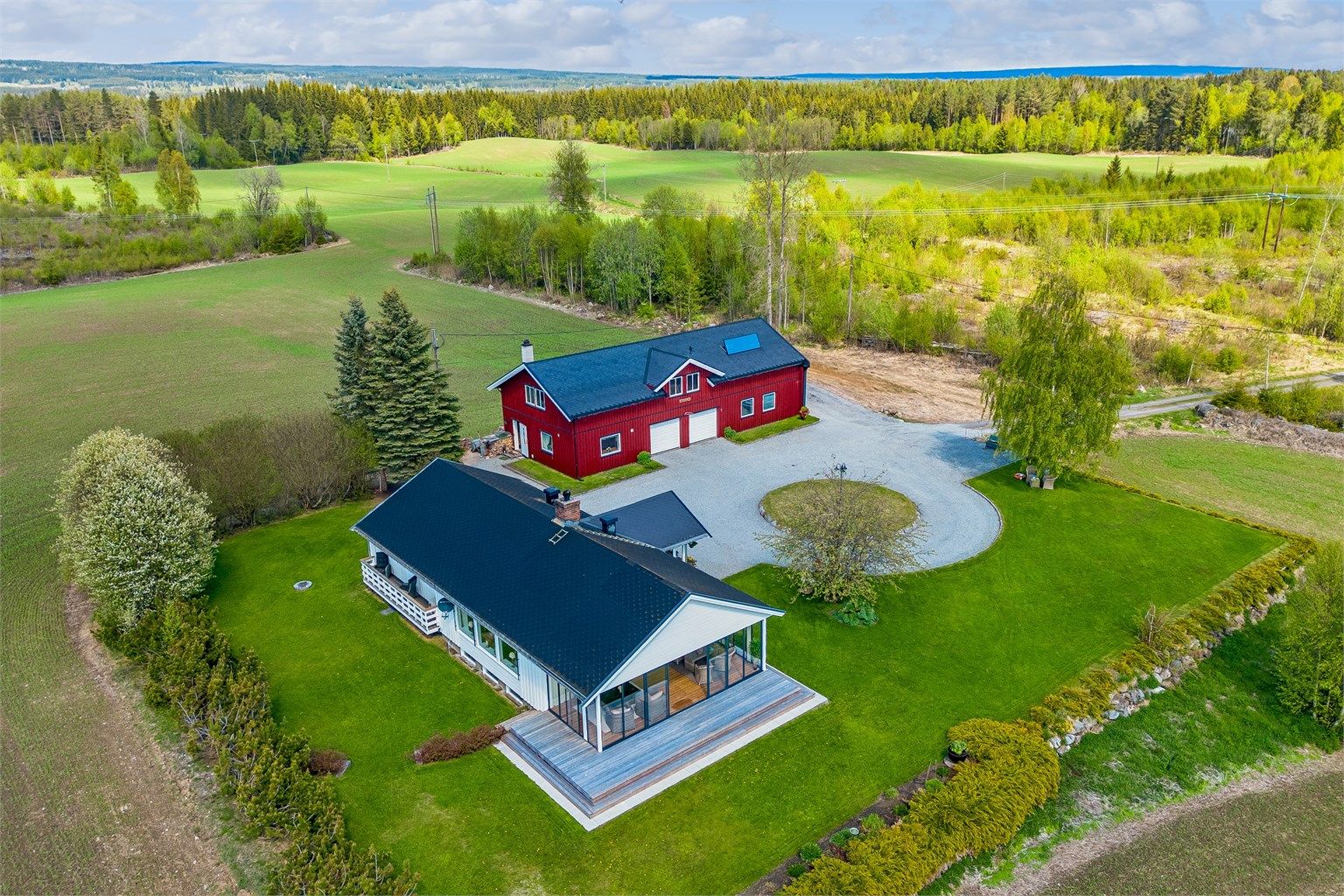 Velkommen til Fartvegen 384 - Flott småbruk med stort uthus og pent opparbeidet hage i rolige omgivelser! 