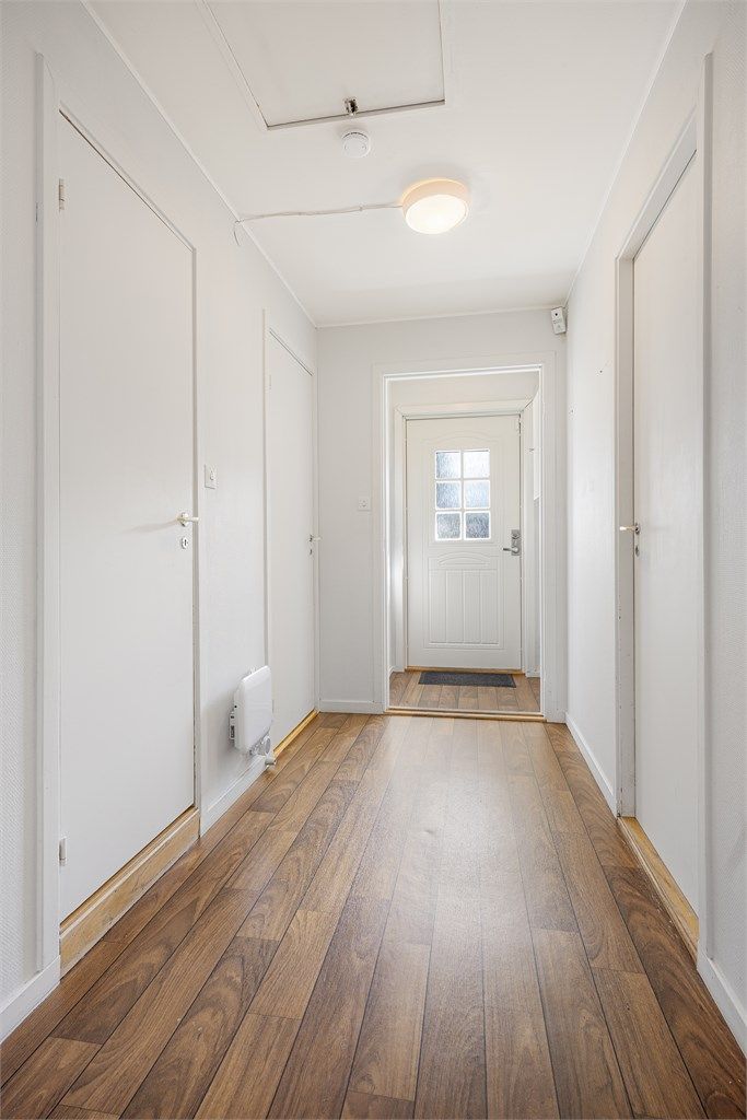 Gangen binder boligen sammen og har adkomst til bad og soverom.