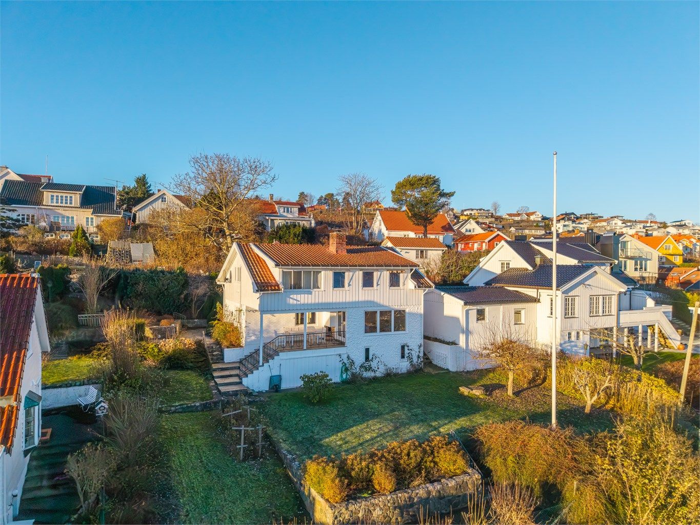Eiendommen ligger i et meget idyllisk område. Foto: Kristian Bollæren