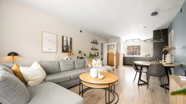 Boligen ligger veldig fint til i byggets høye 1. etasje. Foto: Martine Eren Jacobsen