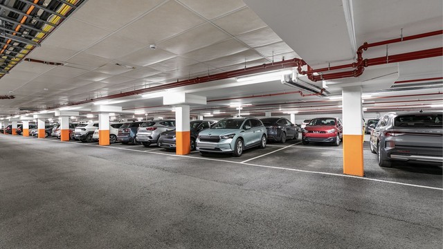 Leiligheten disponerer plass i felles garasjeanlegg, med lader til EL-bil.