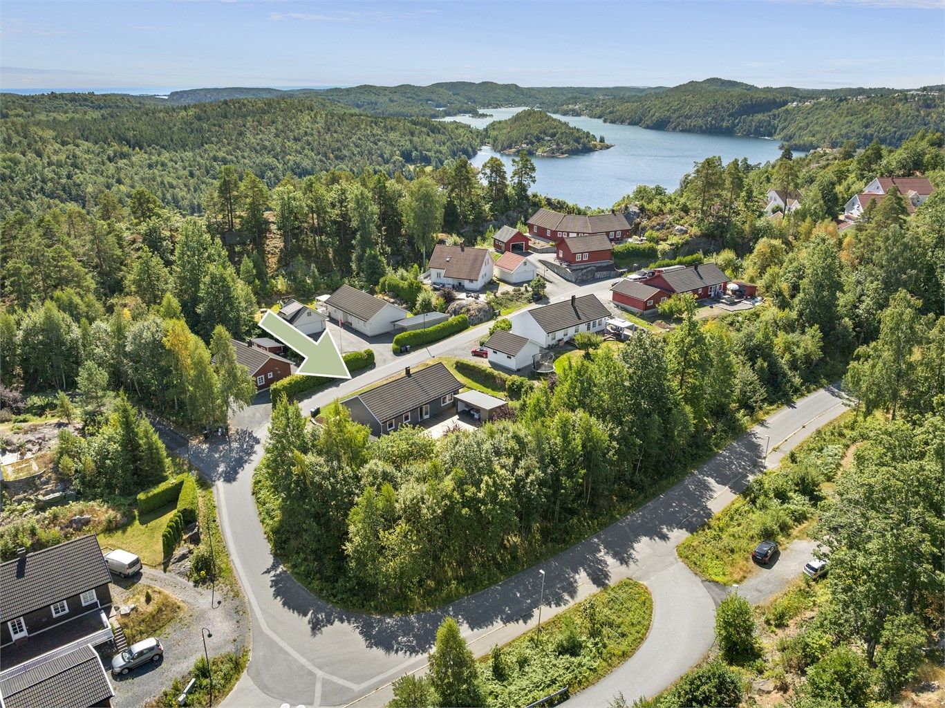 Velkommen til Valbergheia 9- innholdsrik enebolig med 3 soverom beliggende i populært boligområde. 