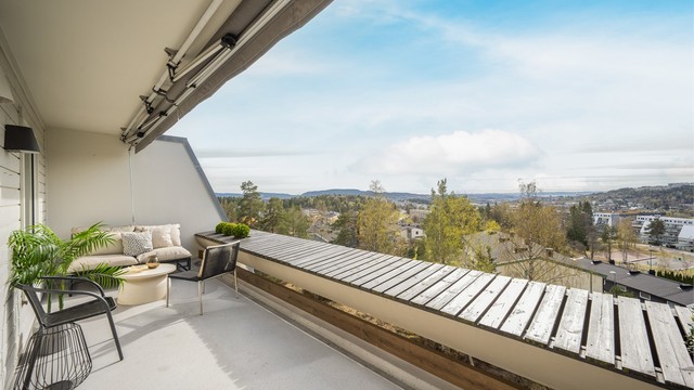 Den vestvendte terrassen er på hele 14 m² og har god plass til både sittegruppe og beplantning.