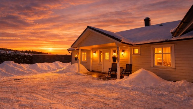 Gårdsplass ved inngangsparti er belagt med belegningsstein.
Foto: Danny Twang (OBS: Redigert bilde)