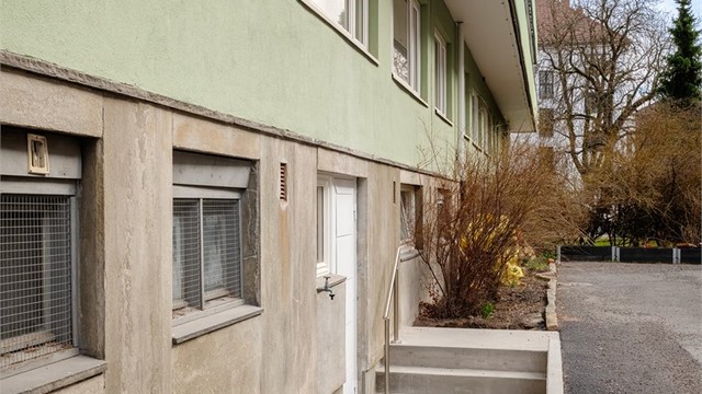 Trill sykkelen eller barnevogn inn i sykkelboden og ta heisen rett opp til leiligheten.