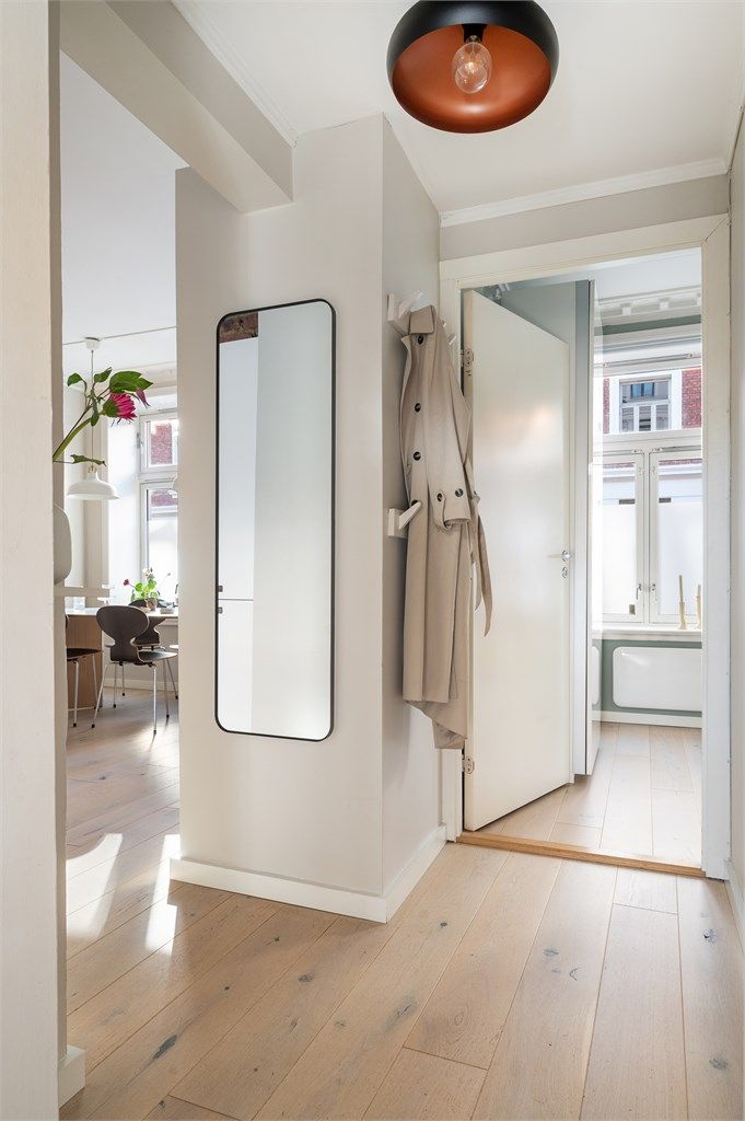 Entréen knytter boligens rom naturlig sammen. 