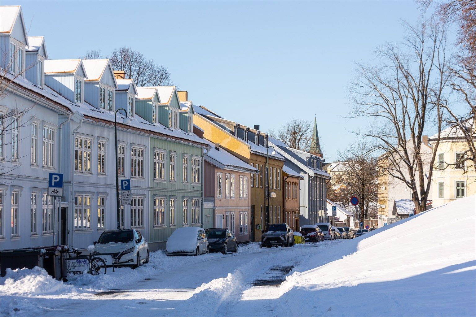Området kombinerer historisk bebyggelse med moderne byliv, med kort vei til Kampen og tilliggende strøk i Gamle Oslo. 