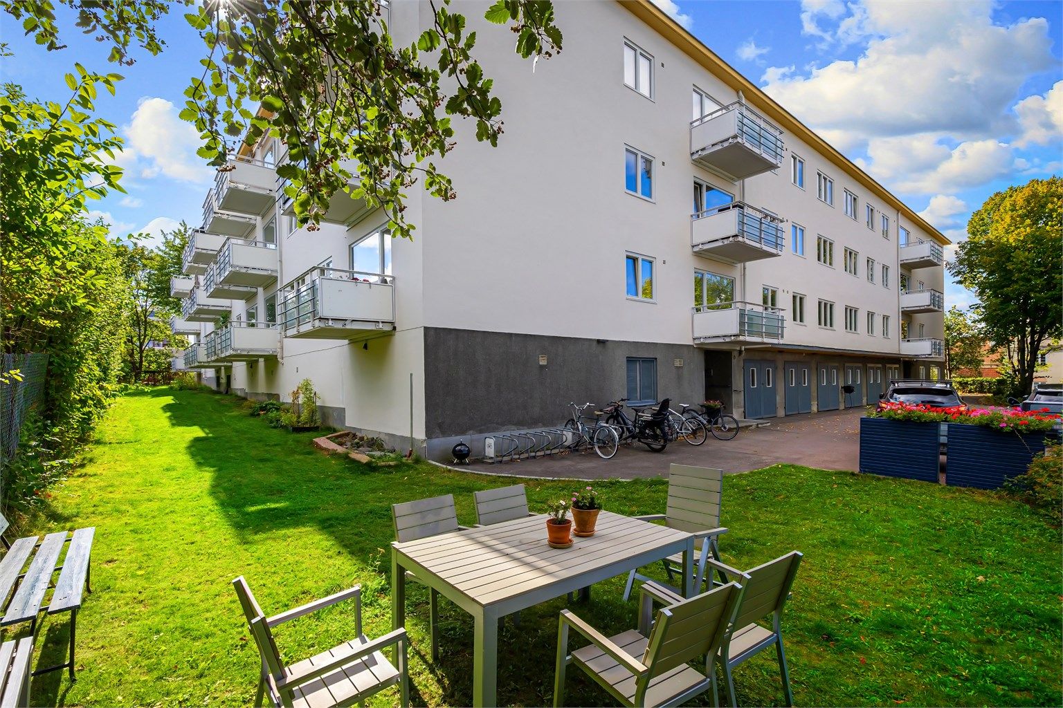 Her bor du med kort vei til buss, trikk, T-bane, shopping, skoler og utdanning, kulturtilbud og "alt" du trenger i den travle hverdagen. Foto: Zovenfra